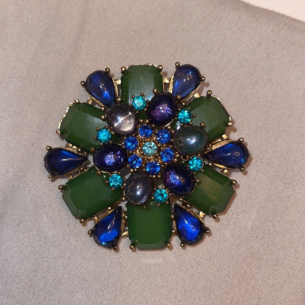 💎Flower Brooch - Picture 2 of 3